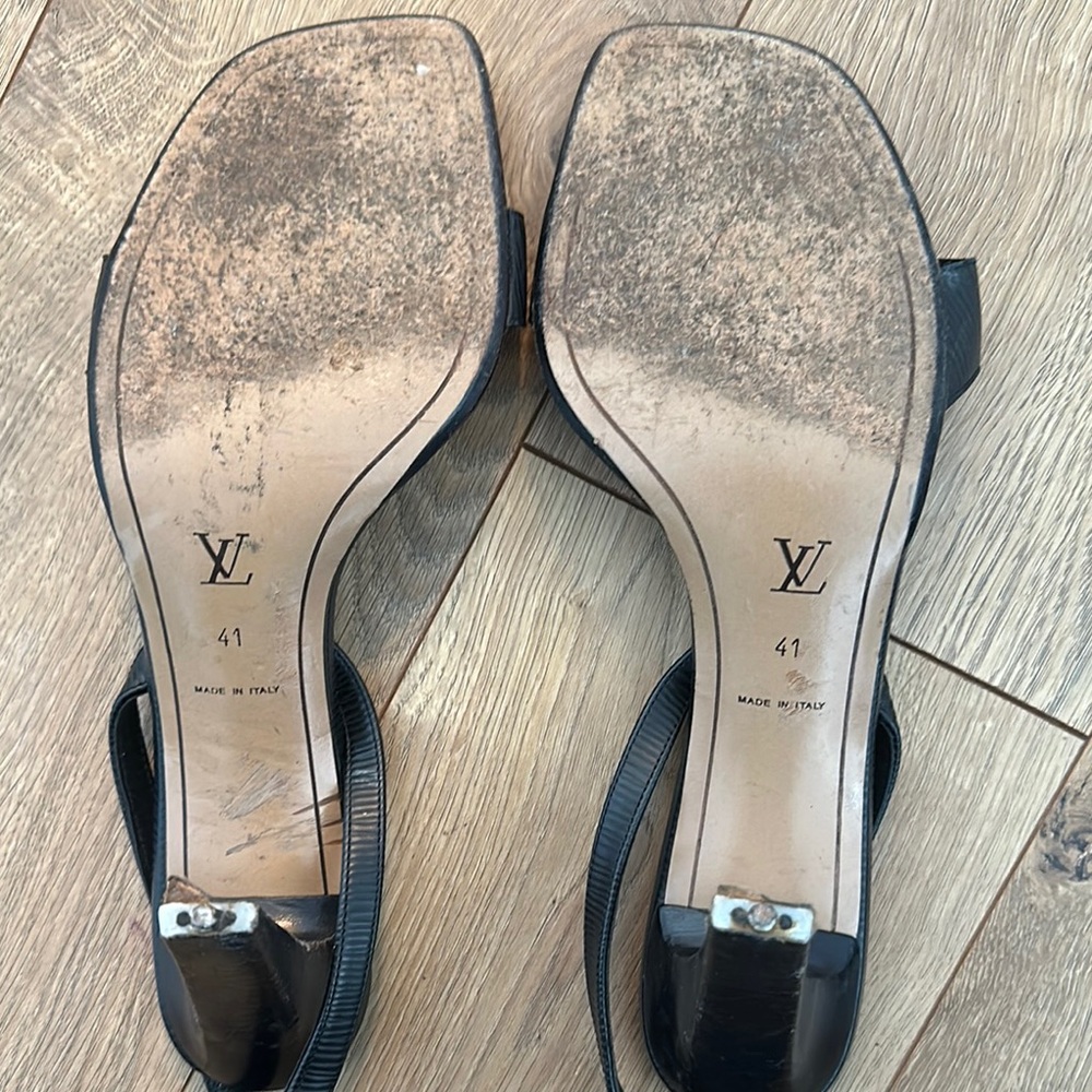 LOUIS VUITTON Black and Gold Heels with Elegant Design - Picture 10 of 13